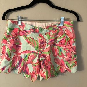 Lily Pulitzer scallop trim shorts